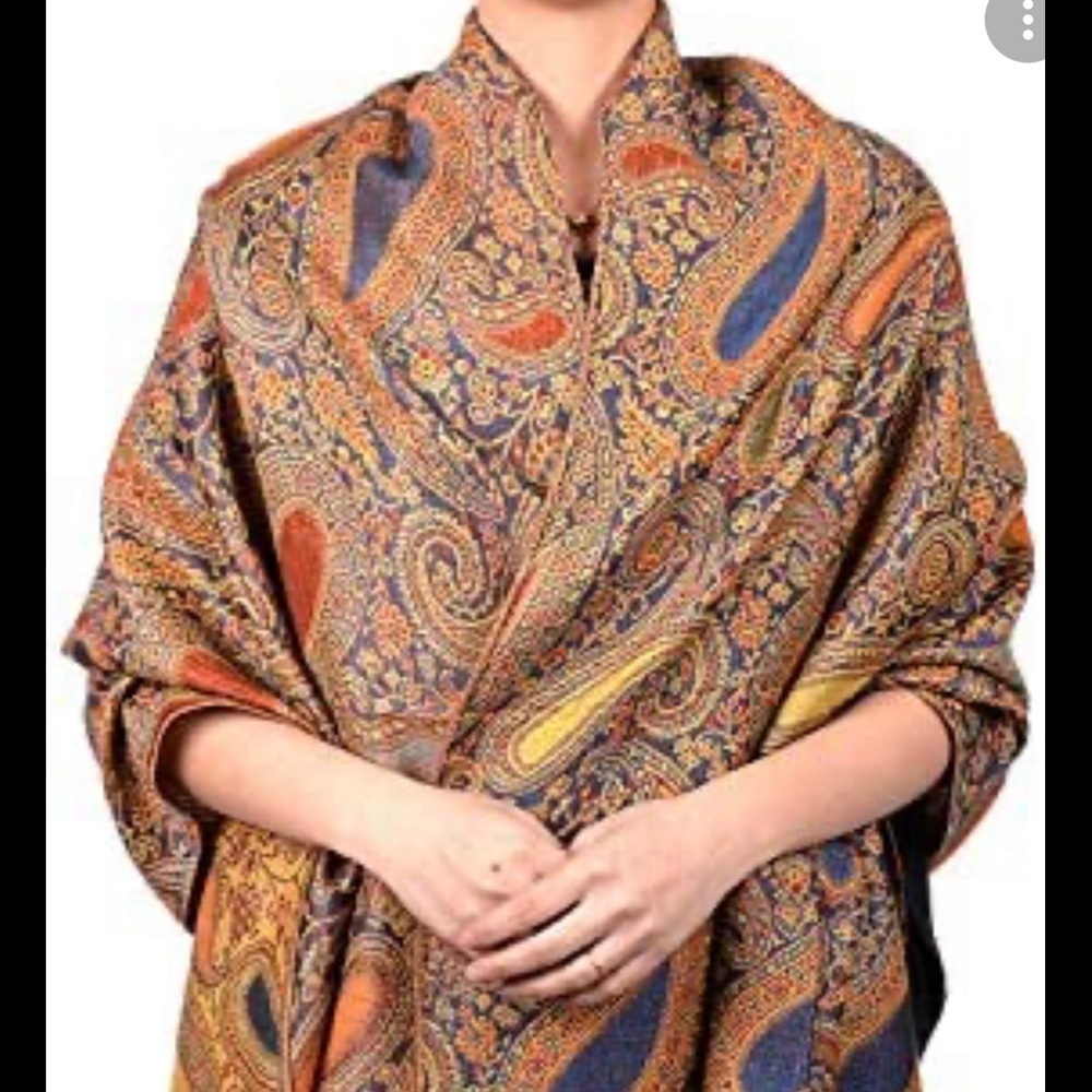 Pashmina scarf paisley design